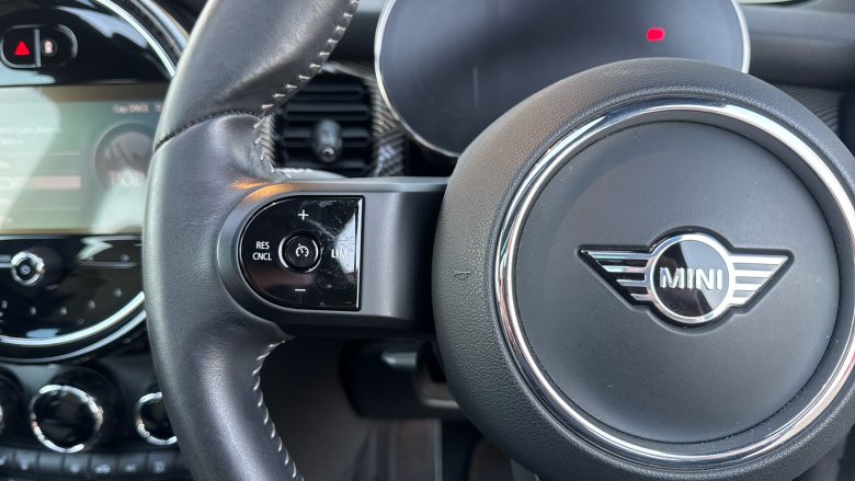 MINI Hatchback 135kW Cooper S Resolute Edition 33kWh 3dr Auto Electric Hatchback